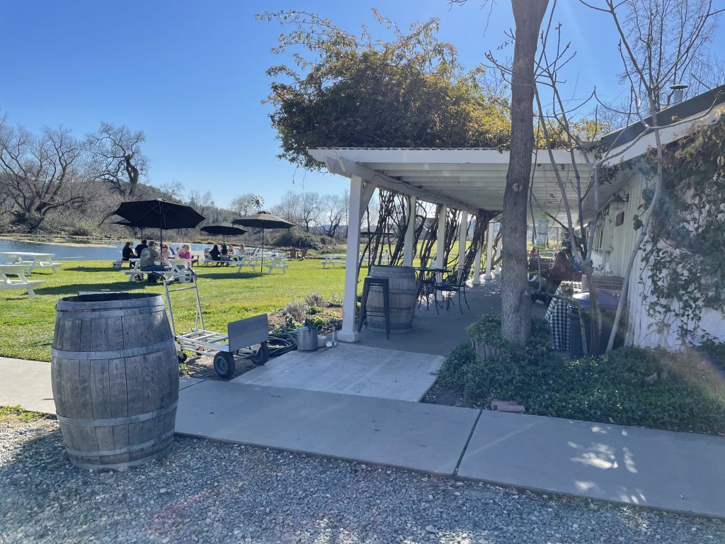 Patio with picnic tables at Indian Rock Winery in Murphys California