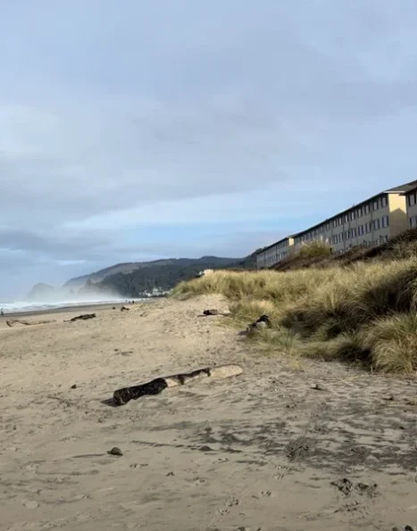 An image of Chinook Winds Casino - a beachfront building on the Lincoln City coast in Oregon with cloudy skies